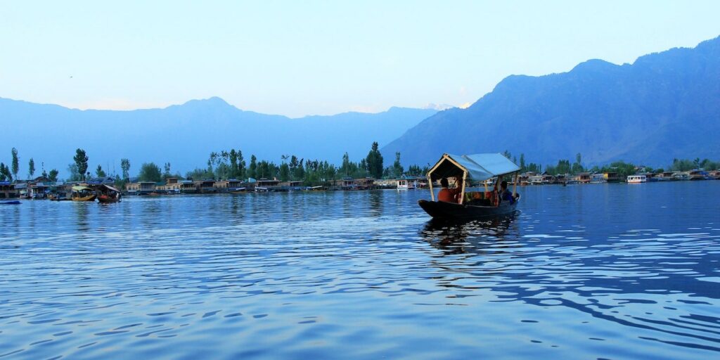 Shikara Ride-Kaleidoscopic Kashmir-Group-Corporate Tour Planner-Best Travel Agency Near Me-Trip Planner-GoTravelab